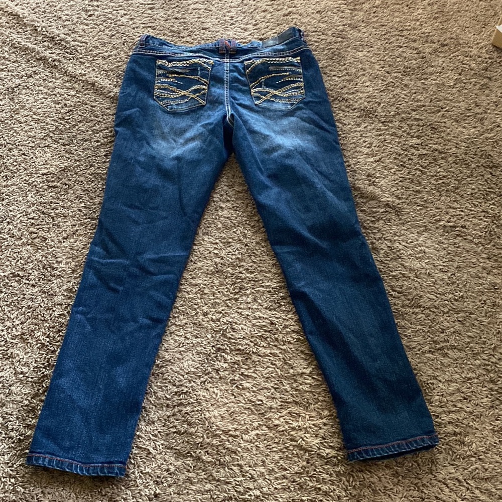Distressed jeans - Picture 2 of 3